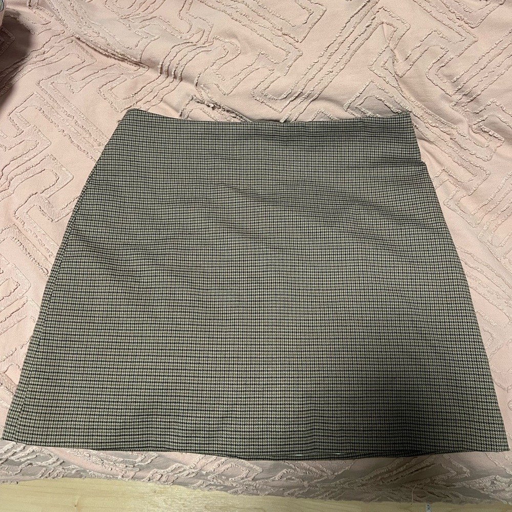H&M plaid skirt size 8 worn once.